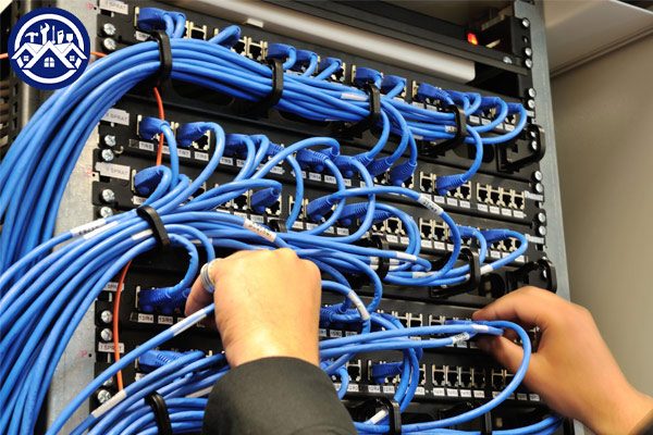 US-ME-Technical-Services-handyman-tidying-cables US-ME-Technical-Services-handyman-tidying-cables